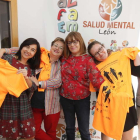 La camiseta naranja, color que simboliza la enfermedad mental, es el emblema de la II Marcha León Camina por la Salud Mental. RAMIRO