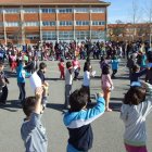 Los alumnos de El Teleno celebran el día de la paz.