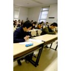 Los jóvenes pueden tener futuro en el comercio exterior.
