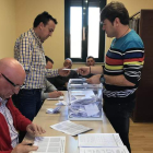 La sede de la comunidad, en Vecilla de la Vega, acoge el recuento de la votación. A. VALENCIA