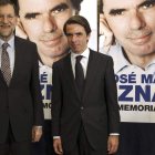 Rajoy y Aznar, en la presentación del primer volumen de sus memorias, el pasado noviembre.