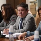 El portavoz de USE Bierzo, Samuel Folgueral, junto a tres de sus concejales. L. DE LA MATA