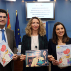 El director de Empresa Familiar, Eduardo Estévez, la consejera Alicia García y Soraya Mayo, de ATA. RUBÉN CACHO