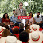 Rodríguez Zapatero protagonizó ayer la Fiesta de la Rosa del PSOE en La Ercina. MARCIANO PÉREZ