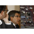 Francisco Fernández, a la derecha, presentó el proyecto acompañado por el vicealcalde, Javier Chamor