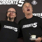 Santiago segura, a la izquierda, y Alec Baldwin, esta mañana antes de acudir al rodaje de 'Torrente 5'.
