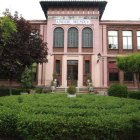 La residencia municipal de ancianos está ubicada en la avenida de San Mamés.