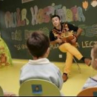 El cuentacuentos que animó el día de la biblioteca en el hospital