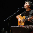 El cantautor tinerfeño Pedro Guerra, que actúa esta noche para el público leonés.