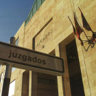 Entrada de los Juzgados de León. JESÚS F. SALVADORES