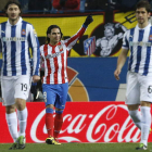 Falcao celebra el gol que le endosó de penalti a un Espanyol sin ideas en ataque.
