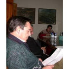 Peique, del PP y Campo, de la UPL, durante el pleno extraordinario