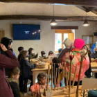 Niños y niñas participan en uno de los talleres organizados ayer en el museo de Salamón. ÁNGEL ALONSO