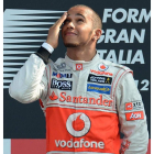 Lewis Hamilton, en el podio tras el Gran Premio de Italia.