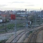 Imagen del trazado ferroviario a la entrada de la capital leonesa sobre el que intervendrá el plan