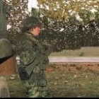 Un militar, durante las habituales prácticas de tiro que efectúa el Ejército en el Teleno