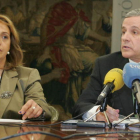 La concejala de Personal, Nuria Lesmes, junto al alcalde de León, Emilio Gutiérrez.