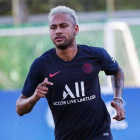 Neymar, entrenando en solitario en Shenzhen (China).