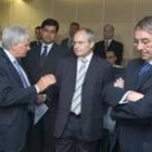 En el centro, el ministro de Industria, José Montilla, que inauguró ayer el nuevo Centro de Control