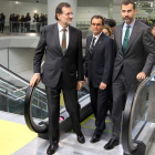 Rajoy, Artur Mas y el príncipe Felipe, ayer a su llegada a la estación de Gerona.