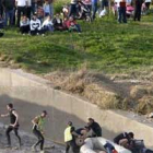Miembros de los equipos de rescate de la Policía durante las labores de búsqueda del cadáver.
