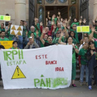 Concentración de afectados por las hipotecas del IRPH ante la Audiencia de Barcelona.