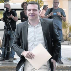 Alexis Tsipras se dirige a una reunión a la sede de su partido, ayer en Atenas.