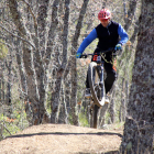 El consejero de Medio Ambiente, Vivienda y Ordenación del Territorio, Juan Carlos Suárez-Quiñones, visita el circuito del Centro de MTB Zona Alfa León en la localidad de La Pola de Gordón. PEIO GARCÍA