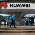 Logo de Huawei en Shanghái.