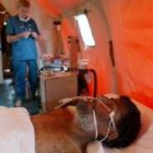 Jalil recibe cuidados en el hospital de campaña horas antes de morir