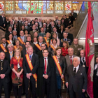 Foto de familia de autoridades y cofrades en el acto de hermanamiento. FERNANDO OTERO PERANDONES