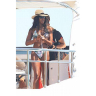 Naomi Campbell, tomando el sol en el yate de su amigo 'Puff Daddy'.