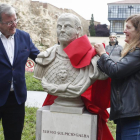 El alcalde de León, Antonio Silván y la concejala de Cultura, Margarita Torres, inauguran el busto del Emperador Galba, fundador de la Legión VII Gémina
