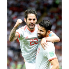 Isco y Costa celebran un gol
