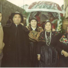 En los 90, el Tío Fraile y las pandereteras que serán homenajeadas. DL