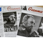 Vista de diferentes periodicos cubanos alusivos al cumpleanos 90 del lider de la revolucion cubana Fidel Castro.