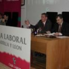 En el centro, Juan María Otaedi, presidente del consejo de Caja Laboral