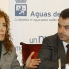 Natalia Rodríguez Picallo y el gerente de Aguas de León, Jesús García del Barrio, presentan el nuevo