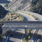 El accidente ocurrió en el kilómetro 355 de la A-6, en el carril de descenso hacia el Bierzo. DE LA MATA