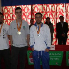 La imagen recoge a los tres primeros clasificados del campeonato nacional universitario.