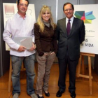El director general de Comercio,  la diseñadora leonesa María Lafuente y Javier Iglesias.