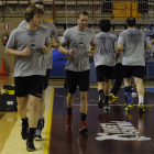 Los jugadores del Reale Ademar entrenaron ayer con normalidad.