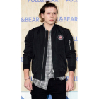 Brooklyn Beckham, hijo del futbolista David Beckham y la diseñadora Victoria Beckham, a su llegada a la inauguración de la nueva tienda de Pull&Bear, del Grupo Inditex en Narón.