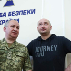 El jefe del Servicio de Seguridad de Ucrania, Gritsak, y el reportero Babchenko. SERGEY NUZHNENKO