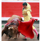Iván Fandiño durante la faena de muleta a su primer toro.