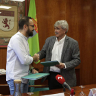 Diego Lorenzana, alcalde de Onzonilla, y García Marín, rector de la Universidad. FERNANDO OTERO