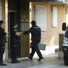 La policía sigue practicando registros en casas de Madrid usadas por el presunto pederasta.