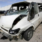 Estado en el que quedó la furgoneta después del accidente registrado en la madrugada del miércoles