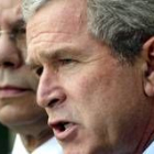 Bush lanza su advertencia al régimen de Fidel Castro en presencia de Colin Powell