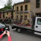 Su partida de Ponferrada sirvió para estrenar el «Encinamóvil»